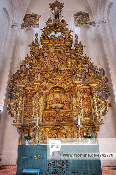 Der Altar in der Sct. Olai Domkirke Helsing¯r oder Sankt Olaf Domkirche zu Helsing¯r  Helsingör  Dänemark  Europa