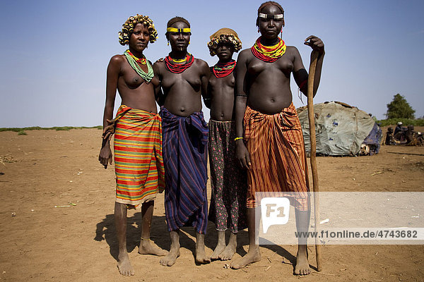 Angehörige der Dasanech-Volksgruppe in der Nähe von Omorate  Unteres Omo-Tal  Süd-Äthiopien  Afrika