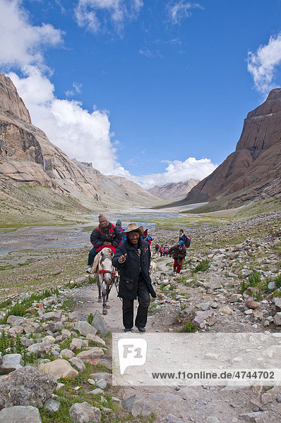 Pilgrims on the Kailash Kora pilgrimage trail  Western Tibet  Tibet  Asia