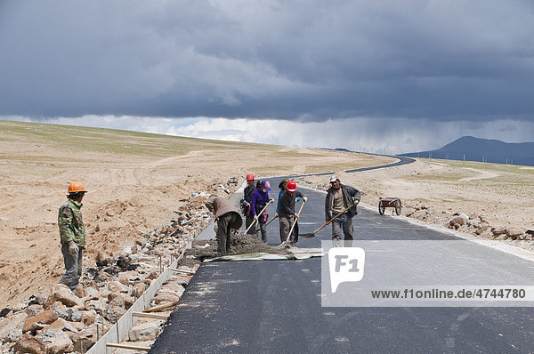 Road workers along the southern route into Western Tibet  Tibet  Asia