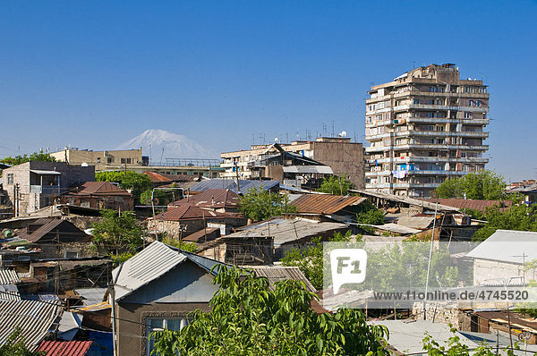 Blick über Eriwan  hinten der Berg Ararat  Armenien  Vorderasien