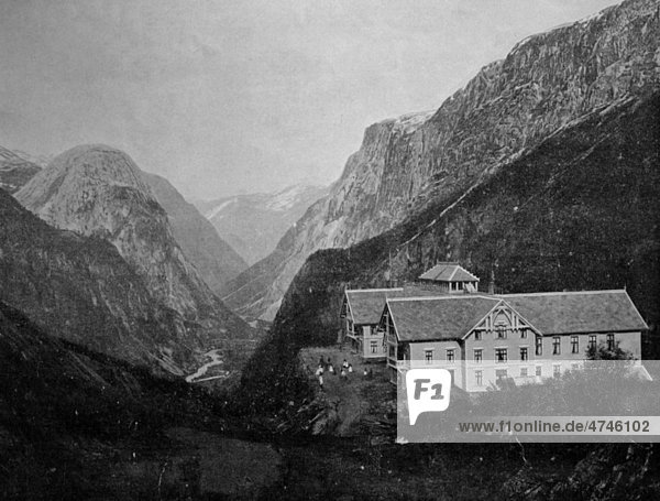 Eine der ersten Autotypien vom Hotel Stalheim  Stalheim  Norwegen  historisches Foto  1884