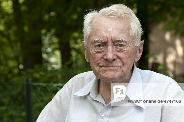 Portrait of a friendly old man  88 years  white hair  in a garden  nursing home  retirement home  Berlin  Germany  Europe