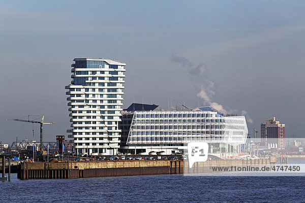 Moderne Gebäude Marco Polo Tower und Unilever-Haus in der Hafencity  Hamburger Hafen  Hansestadt Hamburg  Deutschland  Europa
