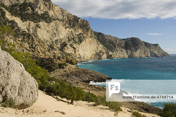 Süd-Ost-Küste von Ibiza vom alten Sandsteinbruch Sa Pedrera gesehen  Atlantis  Ibiza  Spanien  Europa
