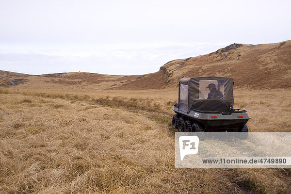 8-Rad angetriebenes Argocat für die Pirsch auf der Insel Jura  Schottland  Großbritannien  Europa