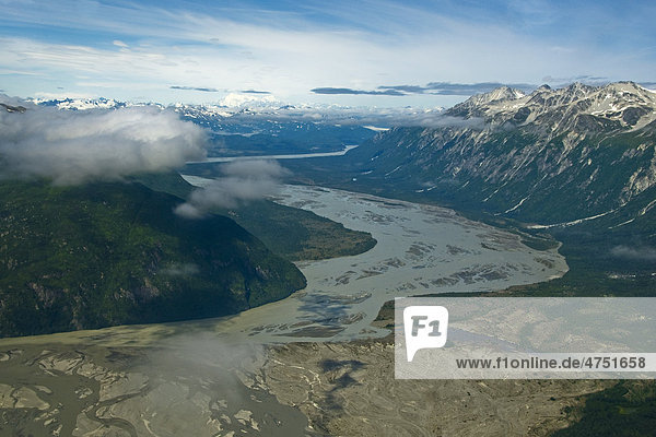Luftaufnahme von der Mündung des Alsek und Tatshenshini Rivers  Tatshenshini-Alsek Provincial Park  British Columbia  Kanada  Sommer