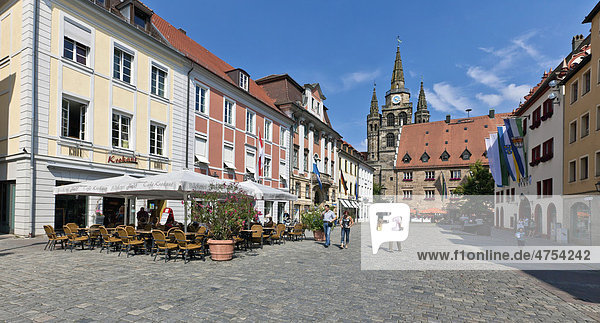 Martin-Luther-Platz mit dem Stadthaus  Kirche St. Gumbertus  Ansbach  Mittelfranken  Franken  Bayern  Deutschland  Europa
