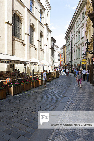 Straßenrestaurants in der Altstadt von Prag  Tschechische Republik  Europa