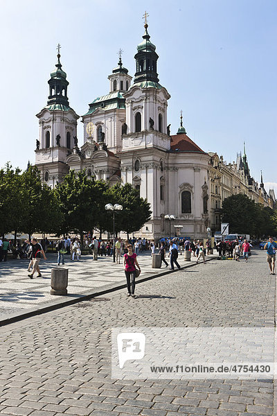 Altstädter Ring mit St. Niklaskirche  Prag  Tschechien  Tschechische Republik  Europa