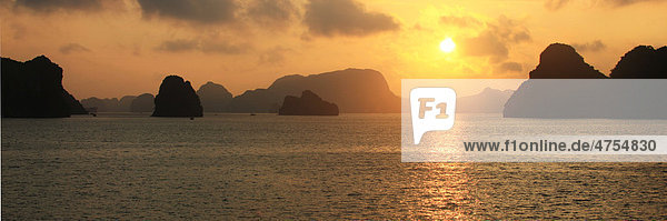 Halong-Bucht  Sonnenuntergang  Vietnam  Asien