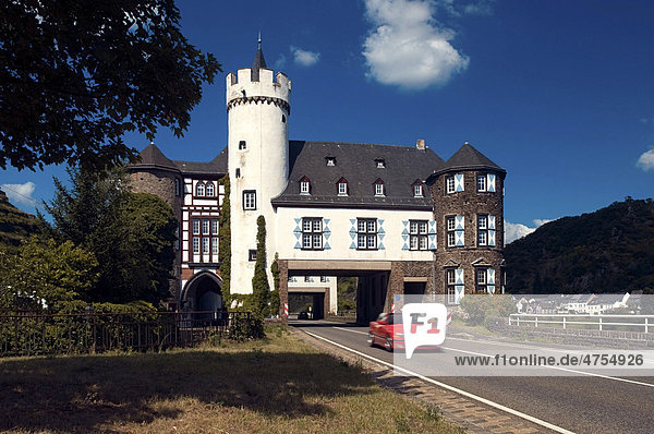 Schloss von der Leyen in Kobern-Gondorf an der Untermosel  von der Bundesstraße B416 durchfahren  Rheinland-Pfalz  Deutschland  Europa