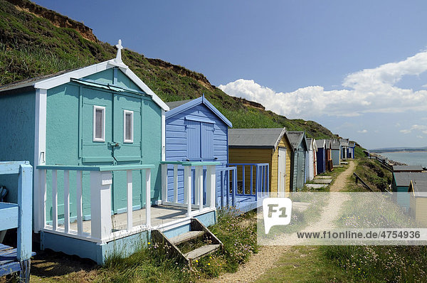 Strandhütten am Strand von Milford on Sea  Südengland  England  Großbritannien  Europa