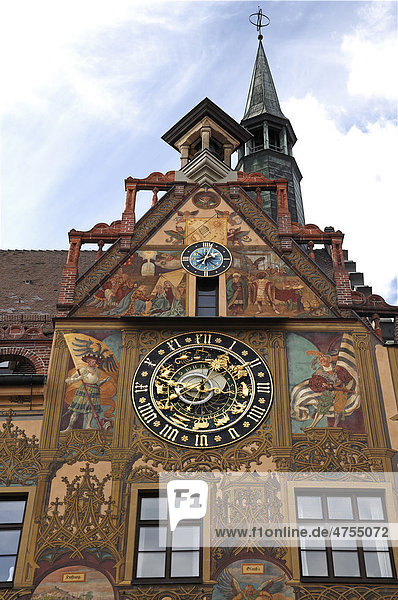 Rathausturm und astronomische Uhr  1581  am Rathaus  Marktplatz 1  Ulm  Baden-Württemberg  Deutschland  Europa