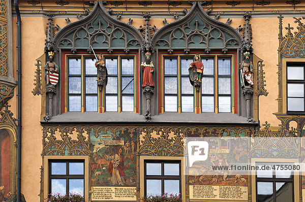 Detail  Wandmalereien und Kurfürstenfiguren am Rathaus  Marktplatz 1  Ulm  Baden-Württemberg  Deutschland  Europa