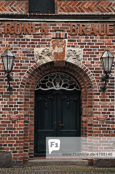 Alte Eingangstür vom Gasthaus Krone  1631  Heiligengeiststraße 39-41  Lüneburg  Niedersachsen  Deutschland  Europa