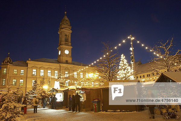 Christmas market with Christmas tree in front of city hall  Grossenhain  Saxony  Germany  Europe