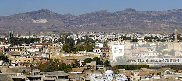 Blick auf Nord-Nikosia  auch Lefkosa oder Lefkosia  Hauptstadt von Nordzypern  türkisch  Insel Zypern  Südosteuropa