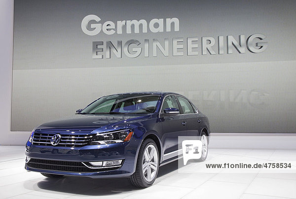 2011 Volkswagen Passat an einem Stand der North American International Auto Show  Detroit Motor Show  Detroit  Michigan  USA