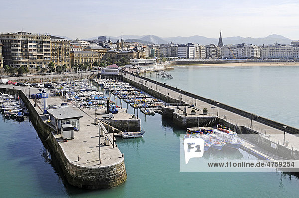 Boote  Hafen  Hafenviertel  San Sebastian  Pais Vasco  Baskenland  Spanien  Europa