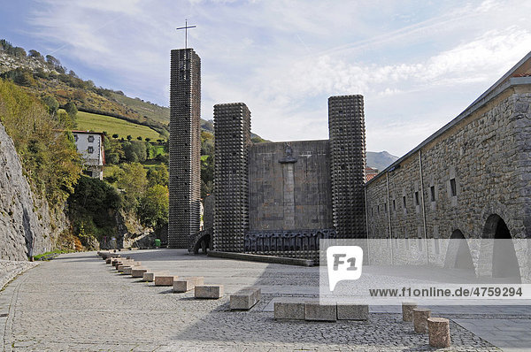 Santuario de Nuestra Senora  Wallfahrtskirche  Basilika  Kloster  Arantzazu  Aranzazu  Onati  Provinz Guipuzkoa  Guipuzcoa  Pais Vasco  Baskenland  Spanien  Europa