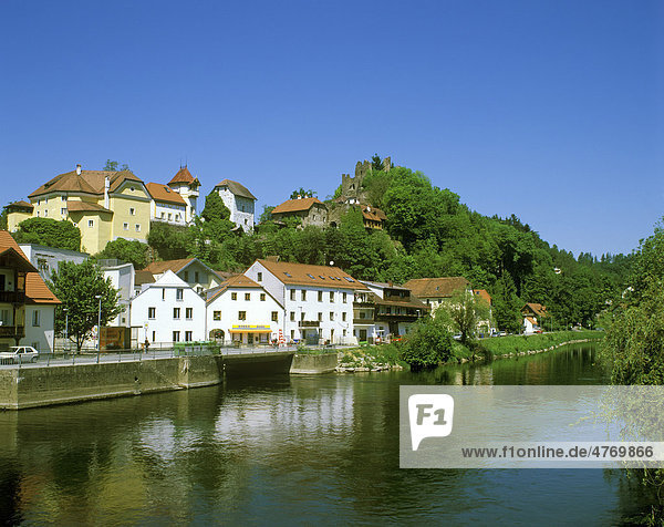 Hals mit Ruine Hals  über der Ilz  Passau  Niederbayern  Bayern  Deutschland  Europa