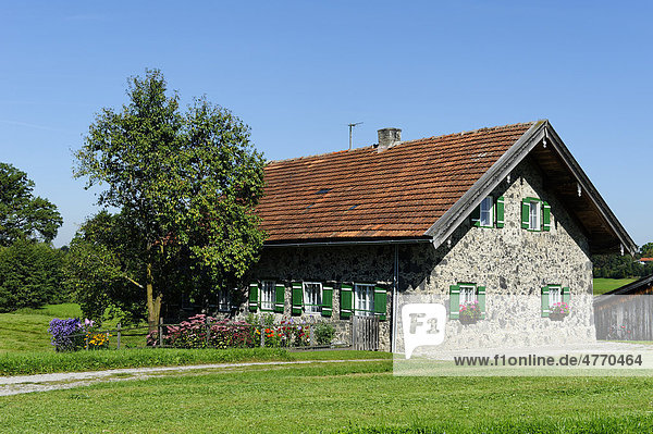 Schlackenhaus  altes Bauernhaus in Teisendorf  Rupertiwinkel  Oberbayern  Bayern  Deutschland  Europa