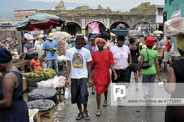 Städtischer Markt Croix Des Bossales im Hafenviertel La Saline  Port-au-Prince  Haiti  Karibik  Zentralamerika