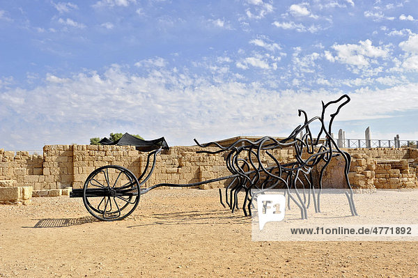 Modern sculpture of an antique car racing team  Herodian Amphitheatre  stadium  Caesarea  Israel  Middle East  Southwest Asia