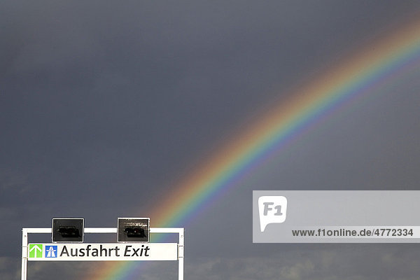 Regenbogen mit Parkhaus Ausfahrt Köln Nordrhein-Westfalen Deutschland Europa