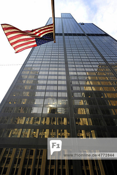 Eingangsbereich des Willis Tower  bis 2009 Sears Tower  US-Flagge  Chicago  Illinois  Vereinigte Staaten von Amerika  USA