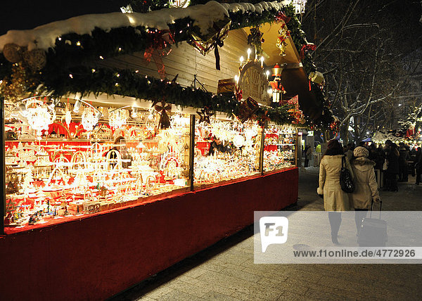 Christmas market  Stuttgart  Baden-Wuerttemberg  Germany  Europe