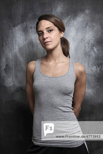 Sporty young woman wearing a grey vest