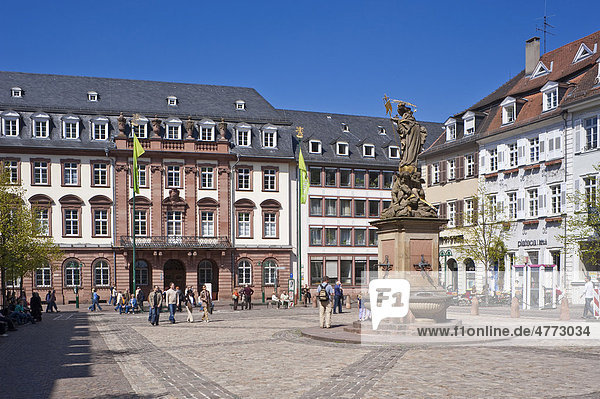 Kornmarkt square with the Madonna Fountain and Town Hall  Heidelberg  Neckar  Palatinate  Baden-Wuerttemberg  Germany  Europe