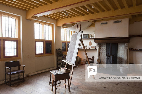 The largest room in the house  the studio of the painter in which he painted his masterpieces 1639-1658  Rembrandt House museum  Amsterdam  Holland  Netherlands  Europe