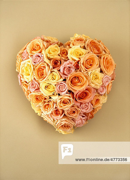 Heart of roses  pastel-coloured wedding bouquet