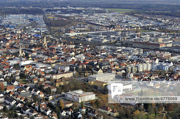 Blick auf die Stadt Singen am Hohentwiel  Landkreis Konstanz  Baden-Württemberg  Deutschland  Europa