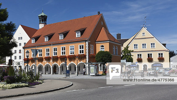 Marktplatz und Rathaus von Ottobeuren  Oberschwaben  Landkreis Unterallgäu  Bayern  Deutschland  Europa
