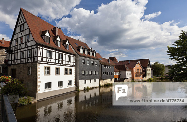 Altstadt mit Fluss Haßlach  Kronach  Oberfranken  Bayern  Deutschland  Europa