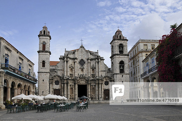 Kathedrale von Havanna am Plaza de la Catedral in Havanna  Altstadt  Kuba  Karibik  Mittelamerika