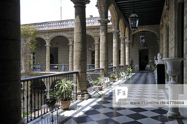 Arkaden im Palacio de los Capitanes Generales  Plaza de Armas  Havanna  Altstadt  Kuba  Karibik  Mittelamerika