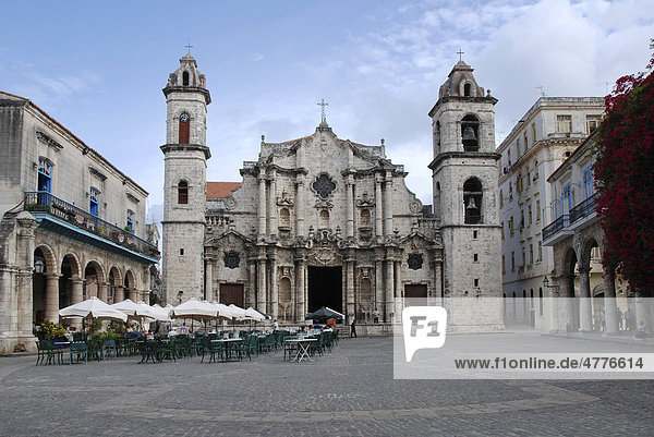 Kathedrale von Havanna am Plaza de la Catedral  Havanna  Altstadt  Kuba  Karibik  Mittelamerika