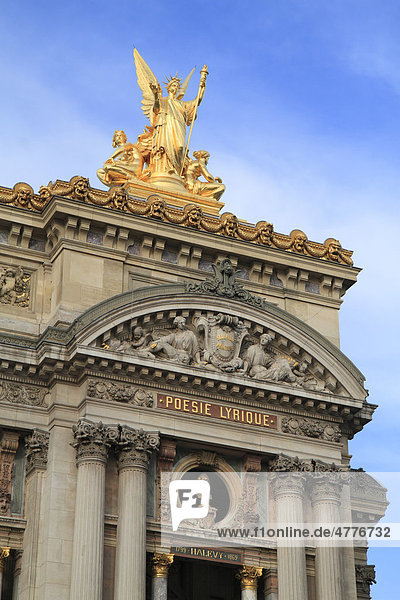 Hauptfassade OpÈra de Paris Palais Garnier mit Allegorie Poesie lyrique und Büste des Komponisten Halevy  9. Arrondissement  Paris  Frankreich  Europa