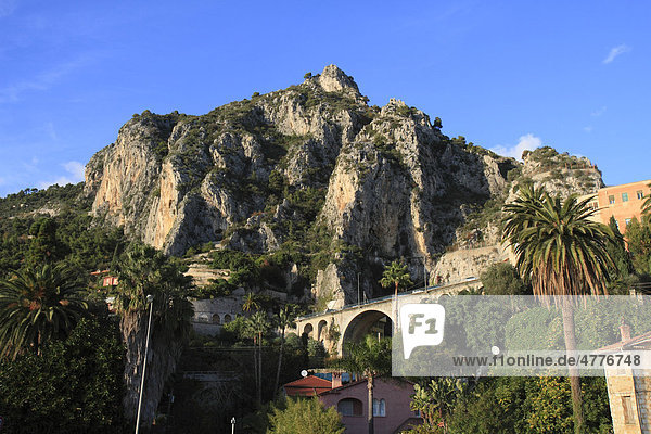 Französisch-italienische Grenze zwischen Menton und Ventimiglia  CÙte d'Azur  Italienische Riviera  Mittelmeer  Europa