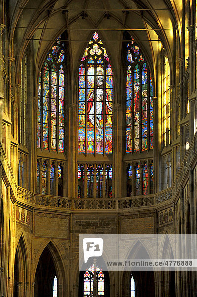 Glasfenster  Apsis  gotischer Veitsdom  St.-Veits-Dom  Prager Burg  Hradschin  Prag  Böhmen  Tschechien  Europa