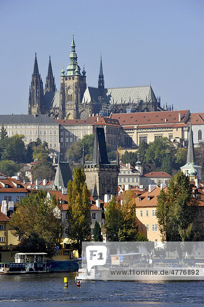 Gotischer Veitsdom  St.-Veits-Dom  Prager Burg  Hradschin  Moldau  Prag  Böhmen  Tschechien  Europa