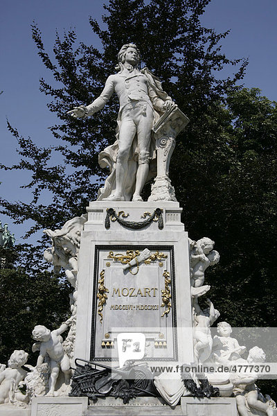 Mozart monument in the park on Ringstrasse  Vienna  Austria  Europe