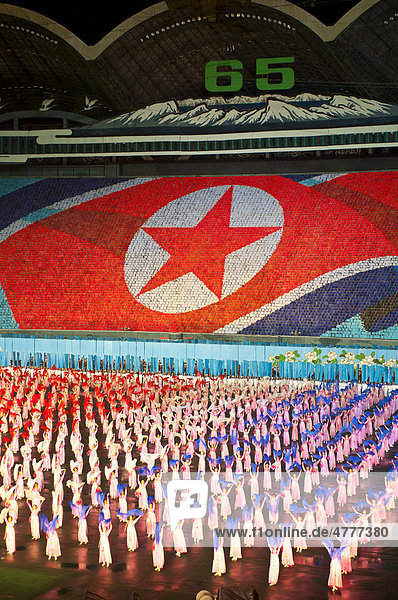 Airang  Nordkoreanisches Massenspektakel zum 65. Jahrestag der Gründung des Landes Nordkorea  Pjöngjang  Nordkorea  Ostasien
