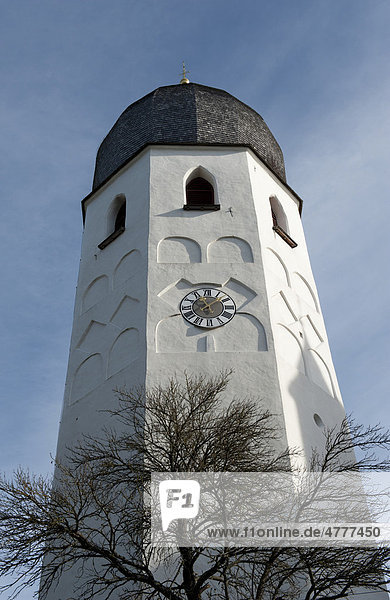 Kirchturm mit Uhr  Glockenturm  Kloster Frauenwörth der Benediktinerinnen  Fraueninsel  Frauenchiemsee  Chiemsee  Chiemgau  Oberbayern  Bayern  Deutschland  Europa