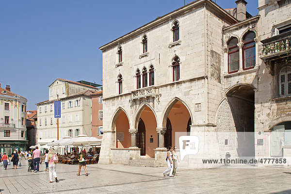 Ehemaliges Rathaus auf dem Narodni Trg  Split  Mitteldalmatien  Dalmatien  Adriaküste  Kroatien  Europa